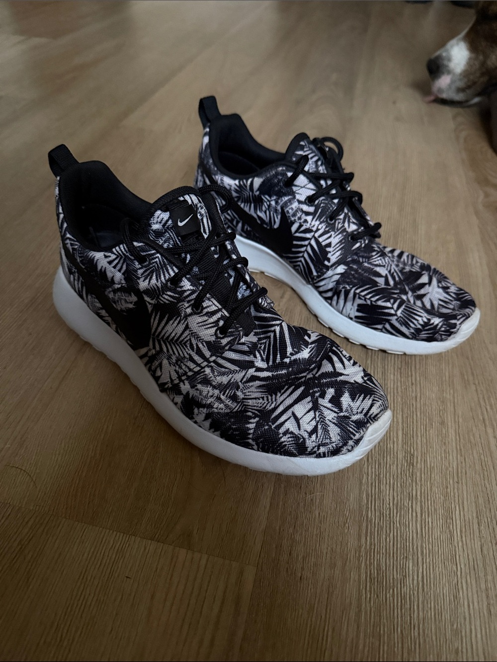 Nike Women's Black and White Roche Palm Print Sneakers